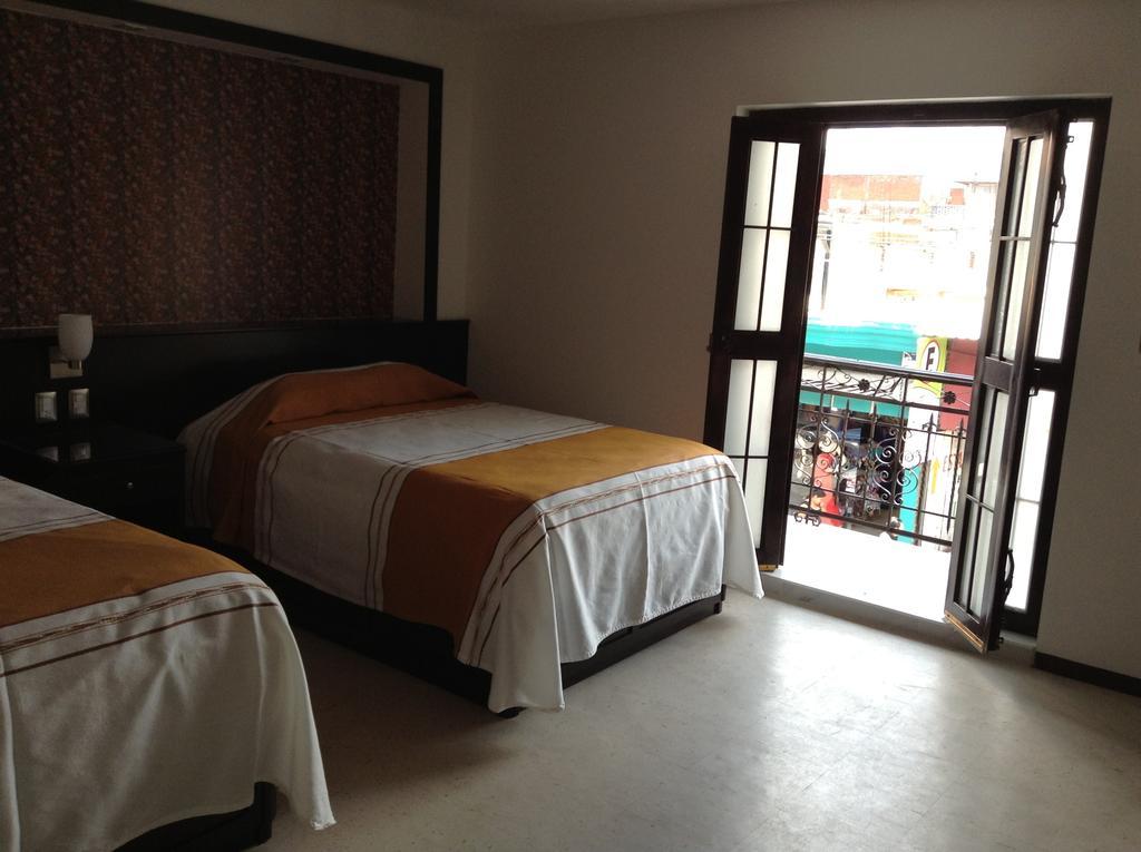 Los Faroles Hotel Uruapan (Michoacan) Room photo