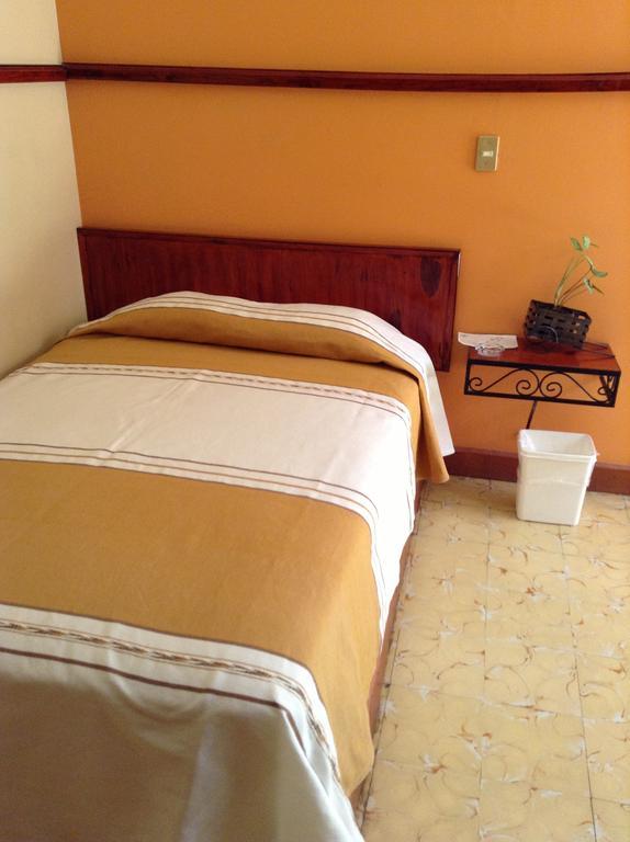 Los Faroles Hotel Uruapan (Michoacan) Room photo